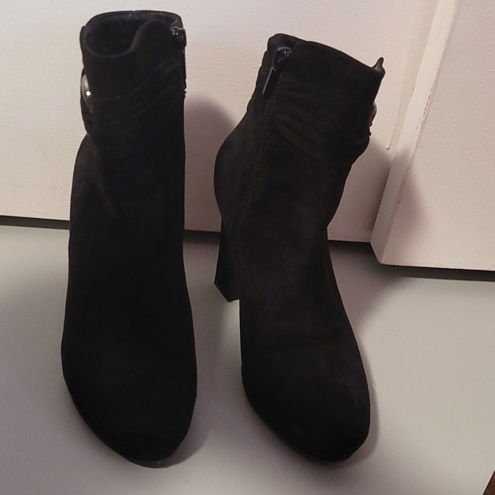 Impo | Women's Onita Black Ankle Boot | Size 8